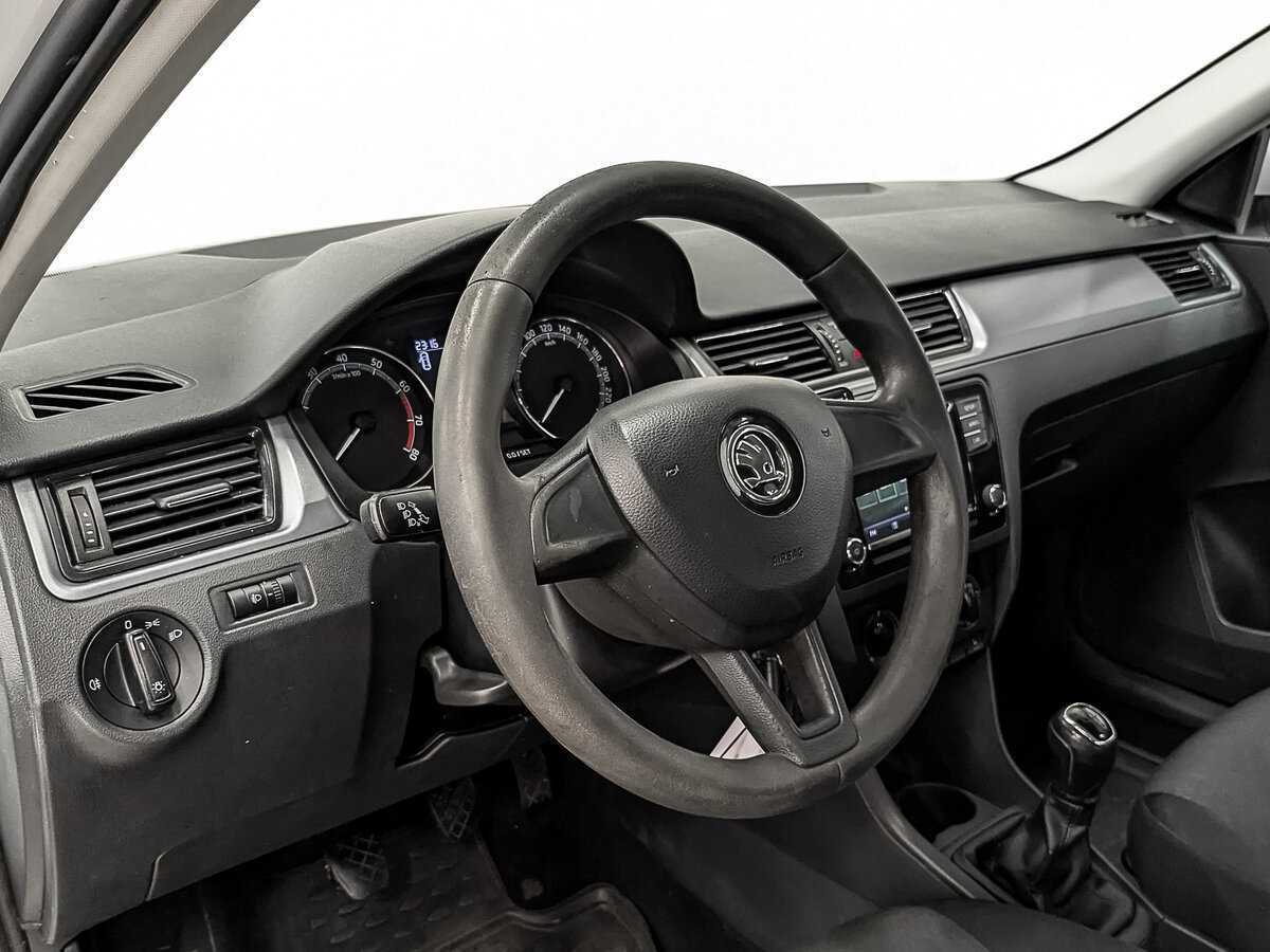 Skoda Rapid с пробегом — 2017 год. Фото: #12