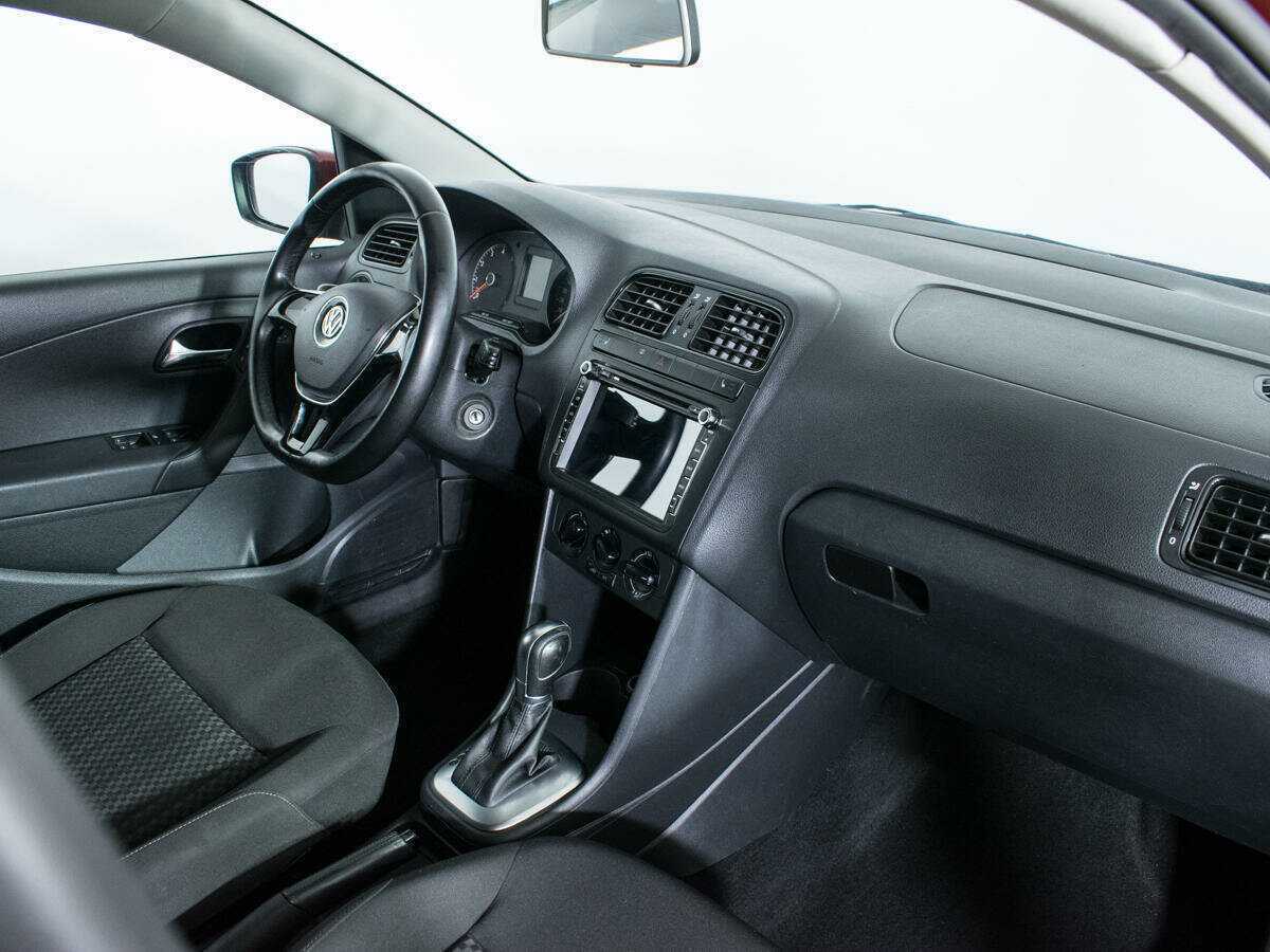 Volkswagen Polo с пробегом — 2016 год. Фото: #8