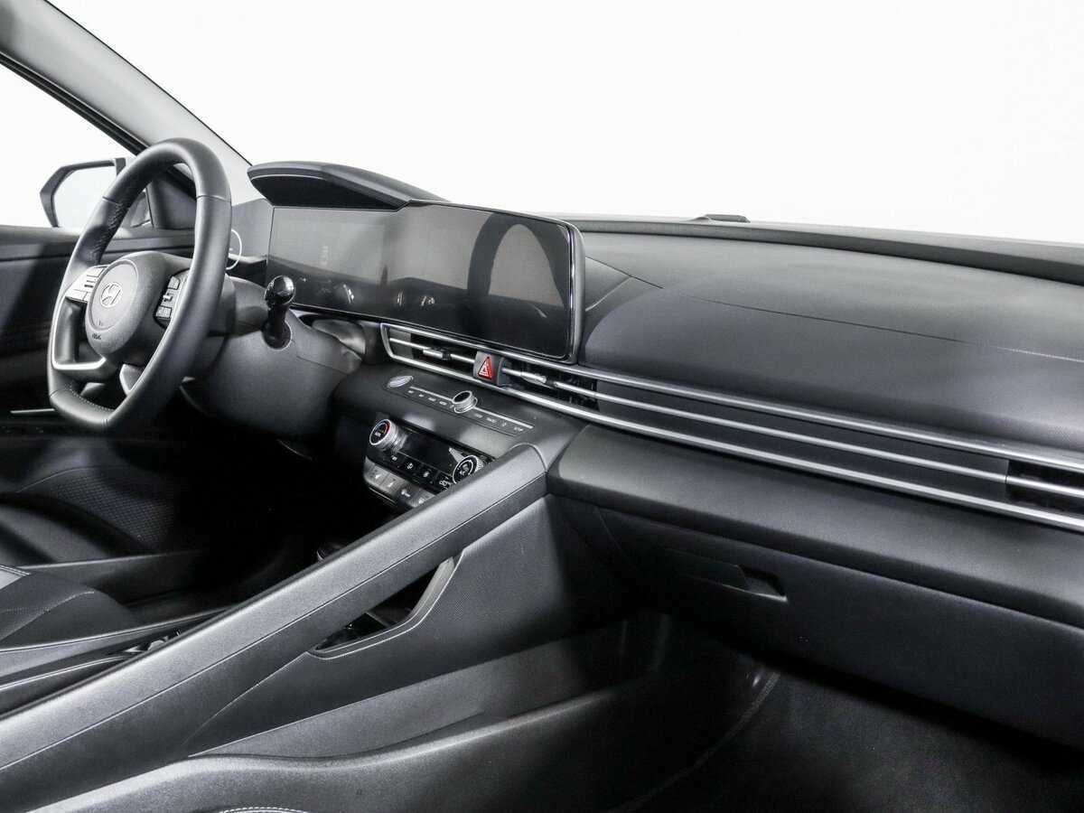 Hyundai Elantra с пробегом — 2023 год. Фото: #5