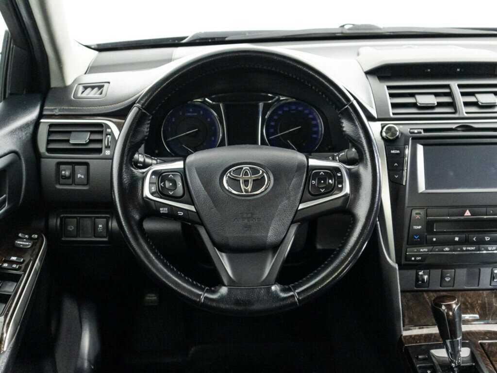 Toyota Camry с пробегом — 2015 год. Фото: #17