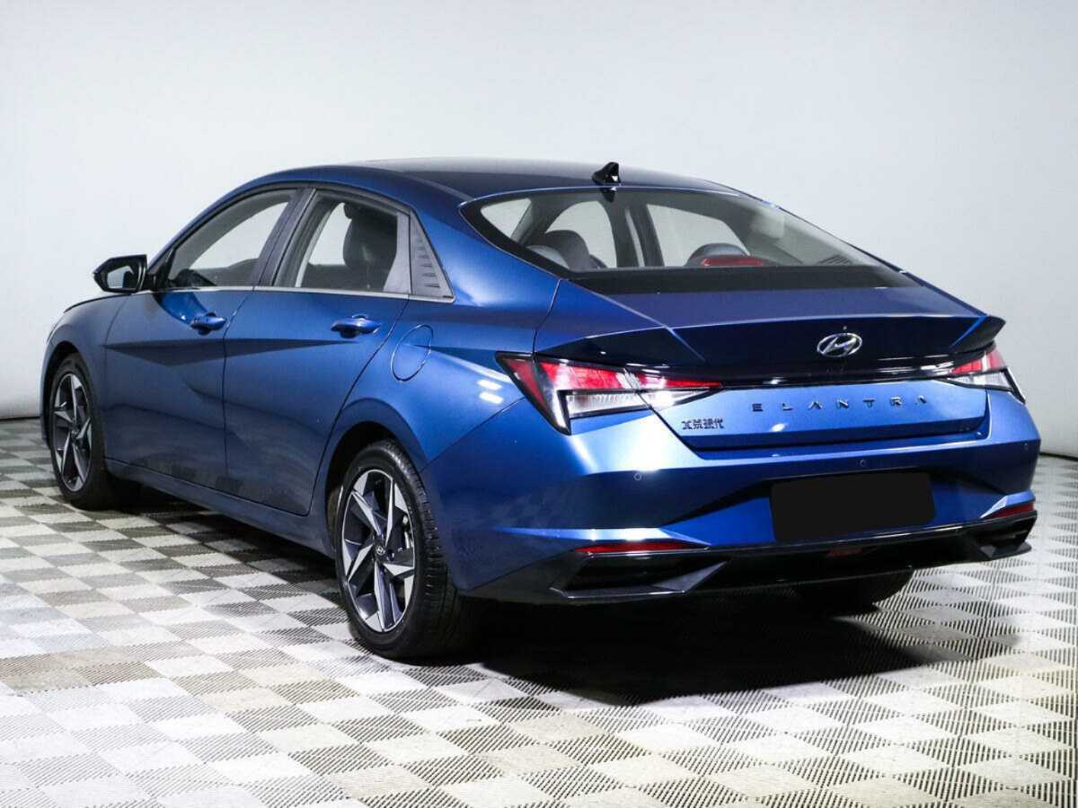 Hyundai Elantra с пробегом — 2022 год. Фото: #5