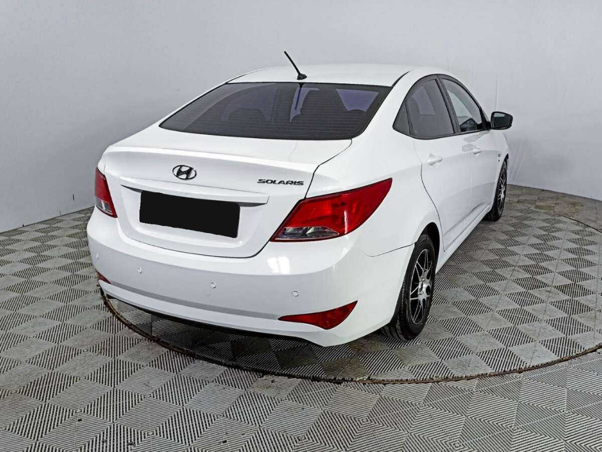 Hyundai Solaris с пробегом — 2015 год. Фото: #4
