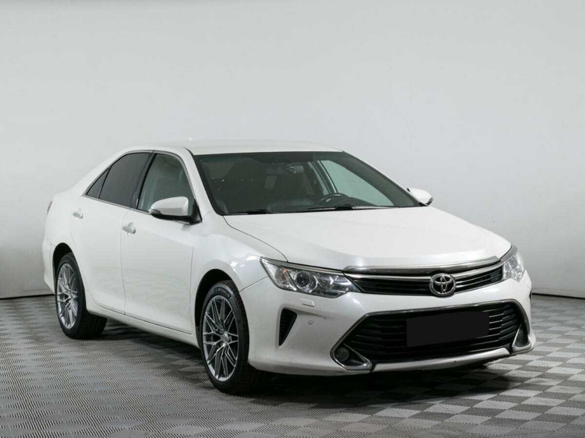 Toyota Camry с пробегом — 2017 год. Фото: #2