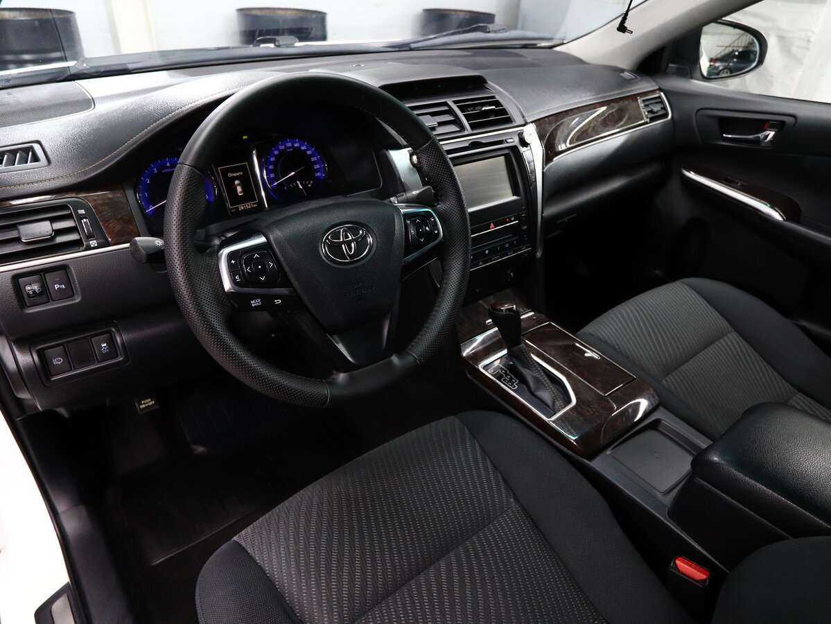 Toyota Camry с пробегом — 2016 год. Фото: #7