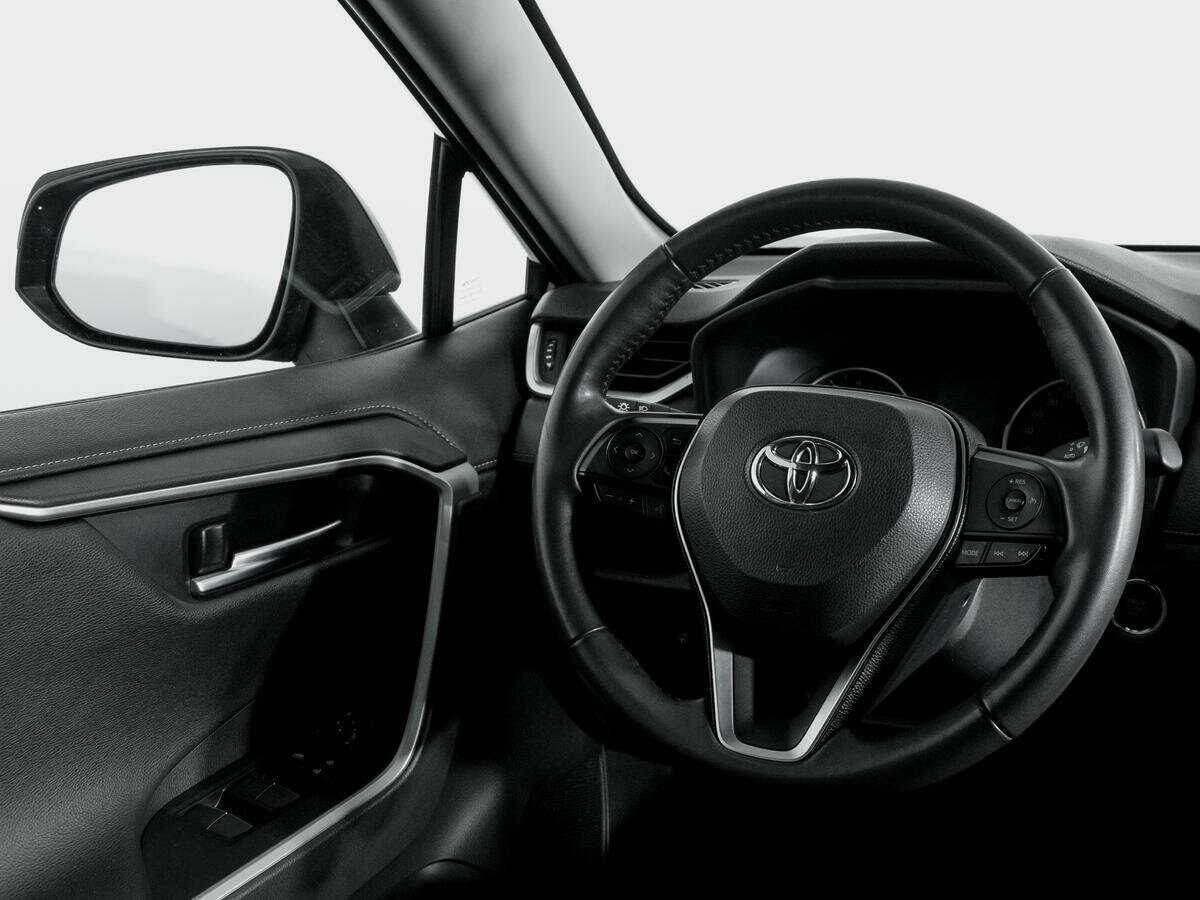 Toyota RAV4 с пробегом — 2020 год. Фото: #14