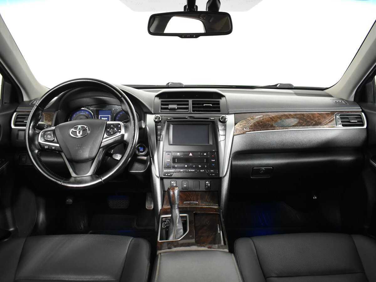 Toyota Camry с пробегом — 2017 год. Фото: #12