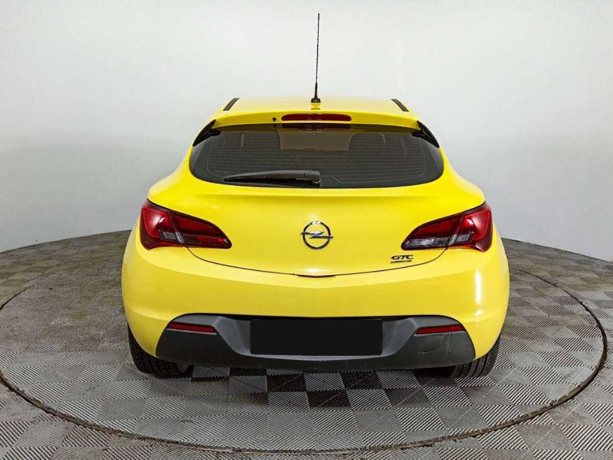 Opel Astra с пробегом — 2014 год. Фото: #4