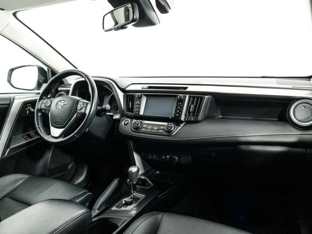 Toyota RAV4 с пробегом — 2017 год. Фото: #8