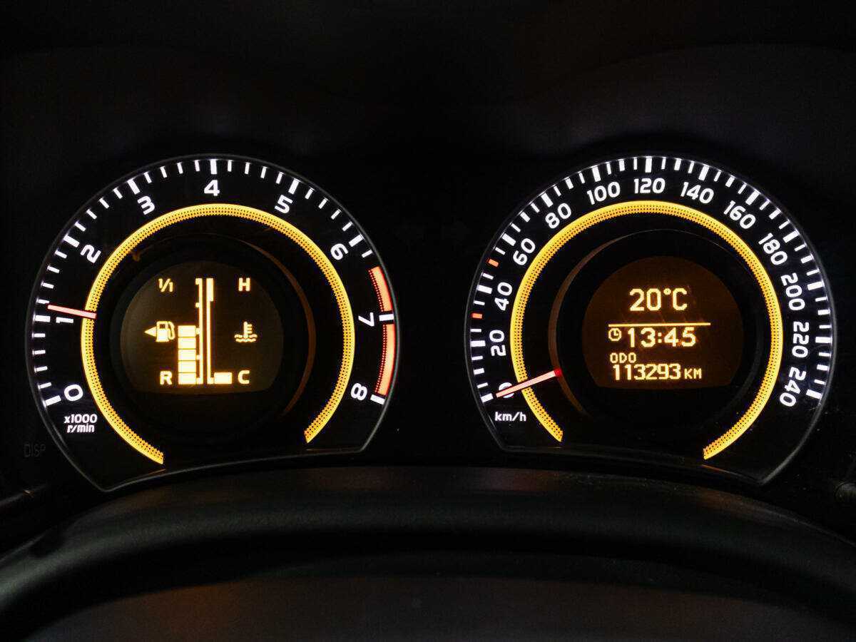 Toyota Corolla с пробегом — 2013 год. Фото: #11