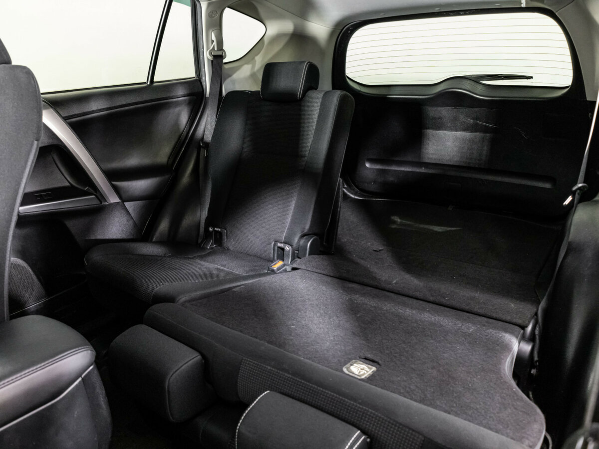 Toyota RAV4 с пробегом — 2016 год. Фото: #13