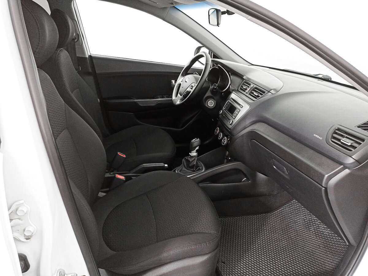 Kia Rio с пробегом — 2015 год. Фото: #8