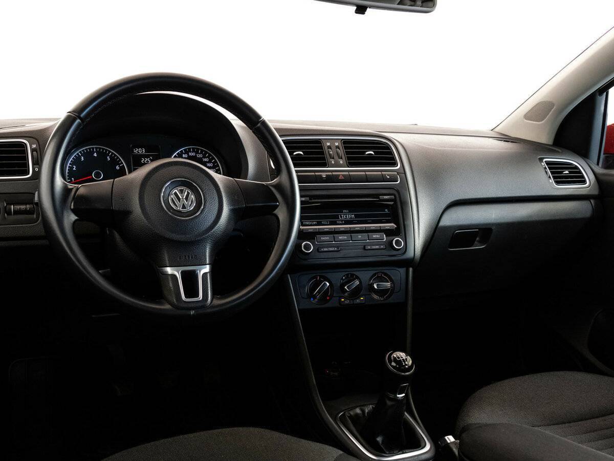 Volkswagen Polo с пробегом — 2013 год. Фото: #10