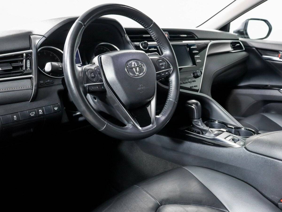 Toyota Camry с пробегом — 2020 год. Фото: #10