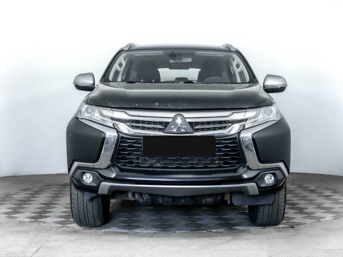 Mitsubishi Pajero Sport с пробегом — 2018 год. Фото: #1