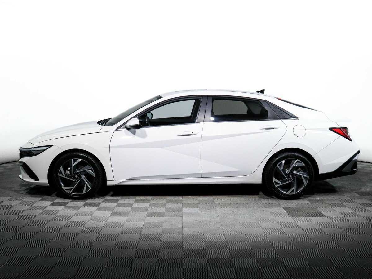 Hyundai Elantra с пробегом — 2023 год. Фото: #7