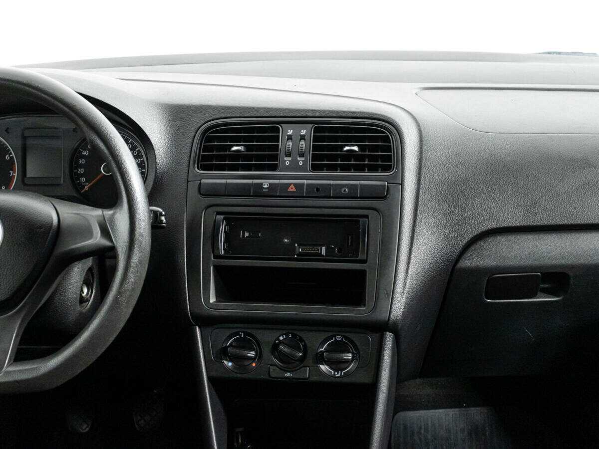 Volkswagen Polo с пробегом — 2017 год. Фото: #13