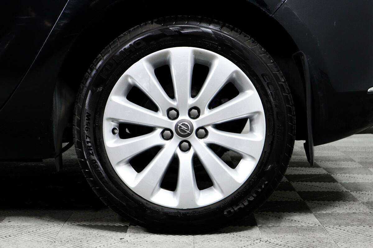 Opel Astra с пробегом — 2014 год. Фото: #13