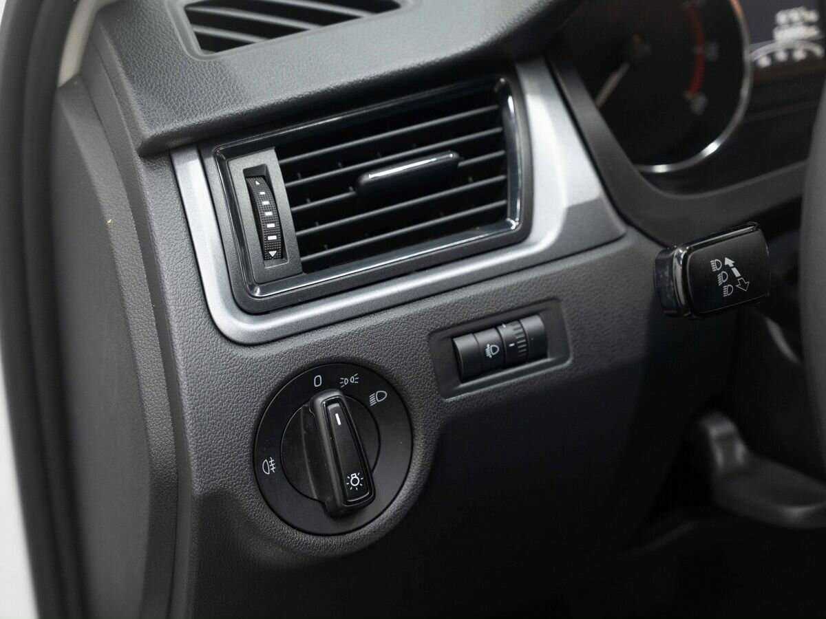 Skoda Rapid с пробегом — 2017 год. Фото: #15