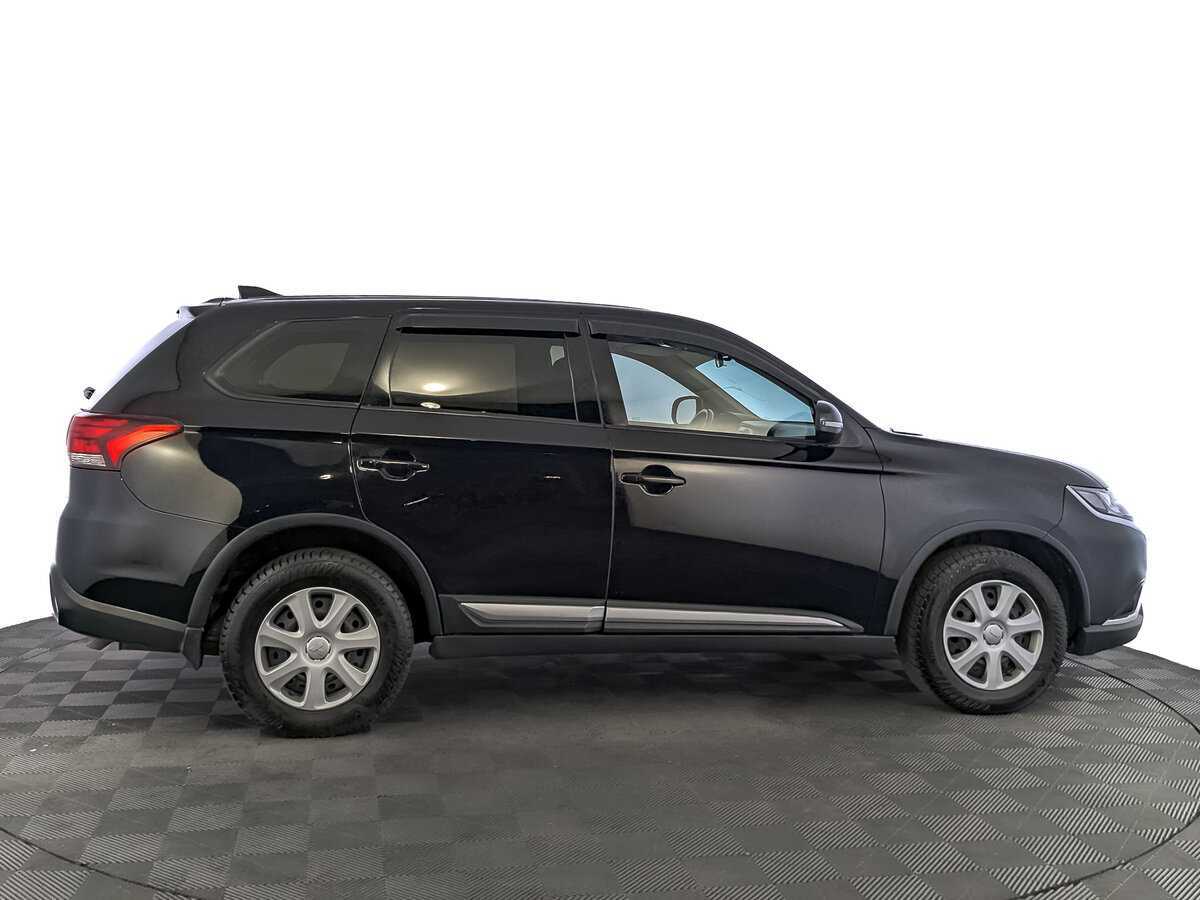 Mitsubishi Outlander с пробегом — 2018 год. Фото: #3