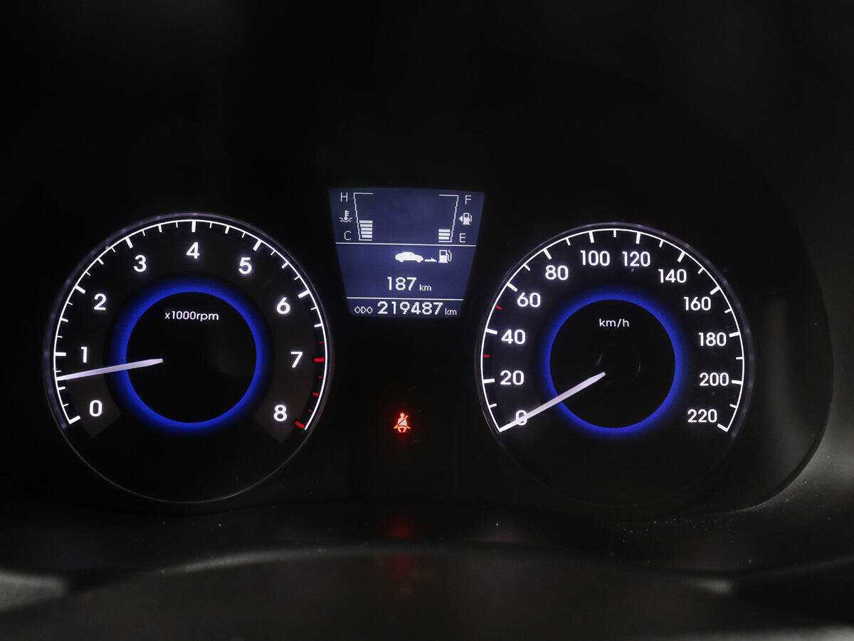 Hyundai Solaris с пробегом — 2013 год. Фото: #8