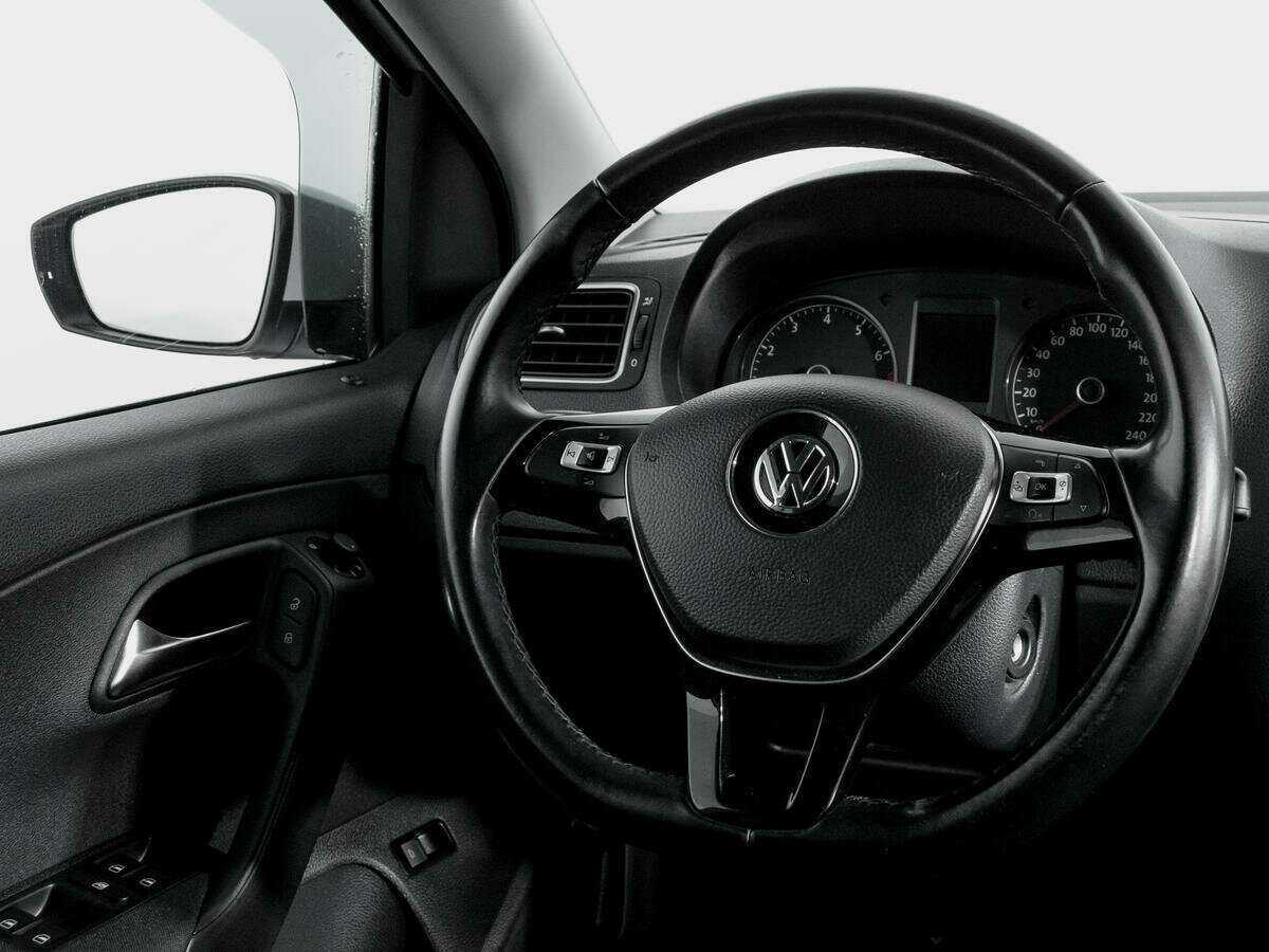 Volkswagen Polo с пробегом — 2018 год. Фото: #11