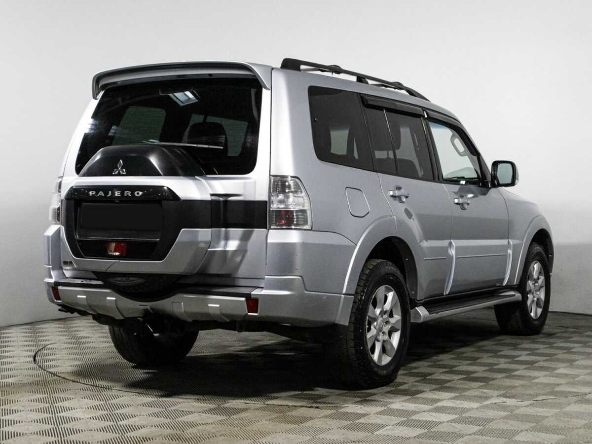 Mitsubishi Pajero с пробегом — 2015 год. Фото: #3