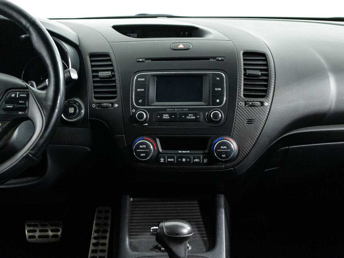 Kia Cerato с пробегом — 2015 год. Фото: #13