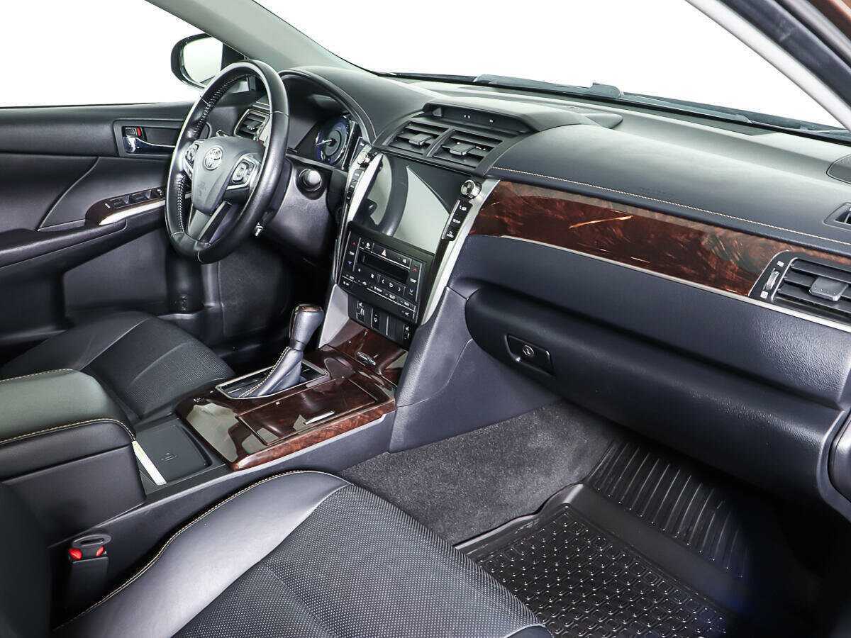 Toyota Camry с пробегом — 2017 год. Фото: #10
