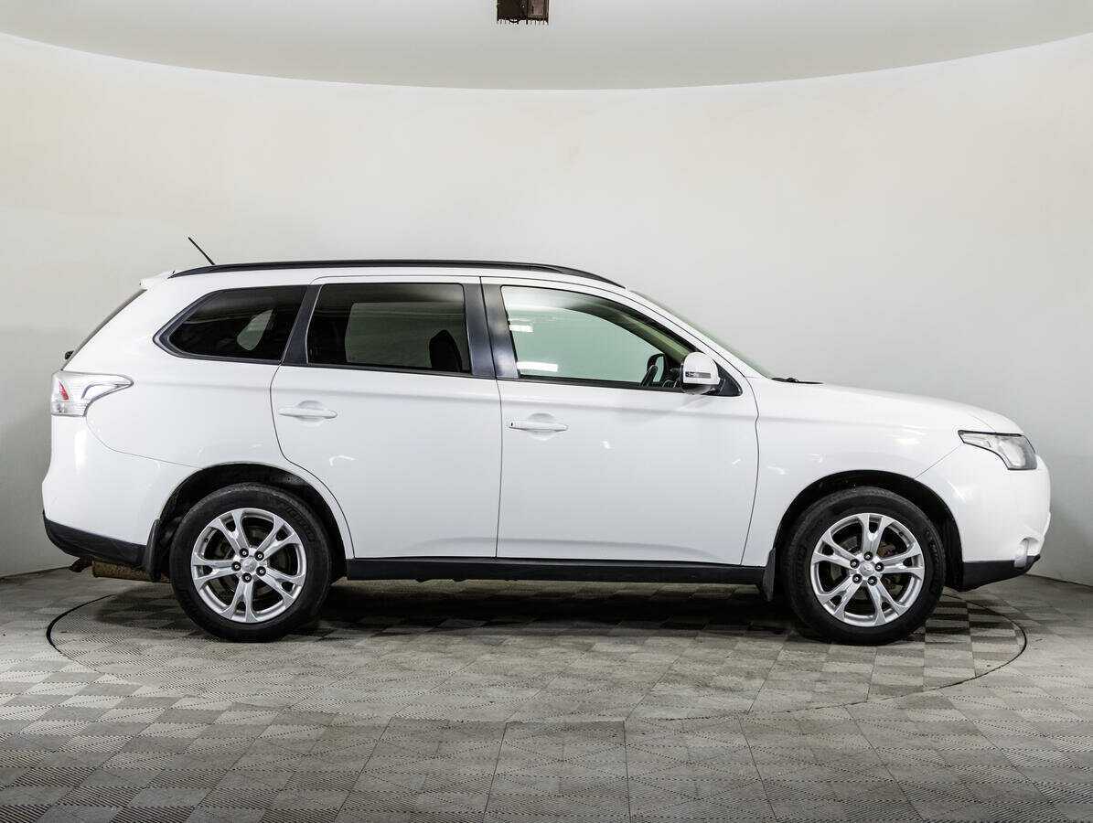 Mitsubishi Outlander с пробегом — 2014 год. Фото: #3