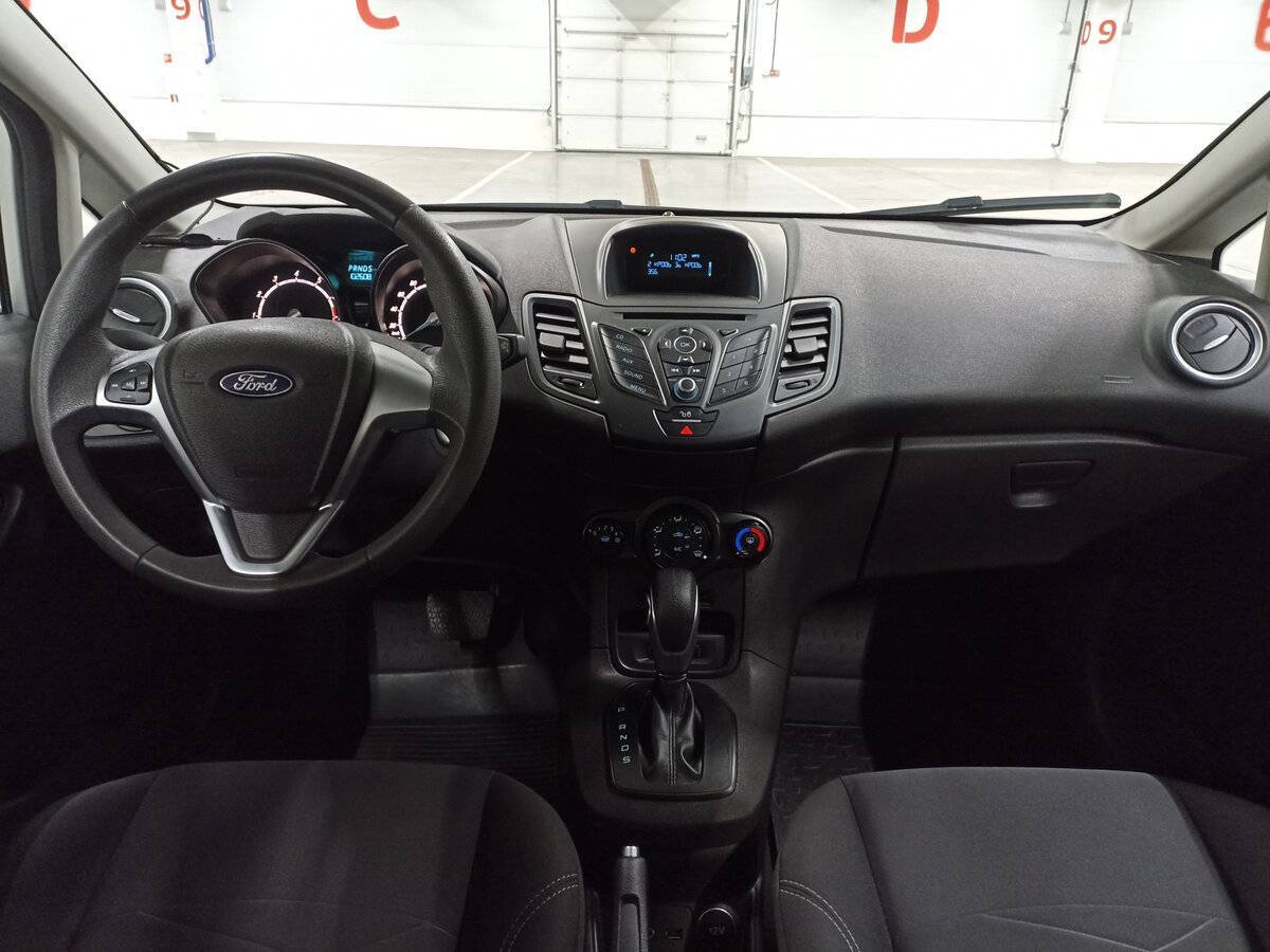 Ford Fiesta с пробегом — 2015 год. Фото: #12