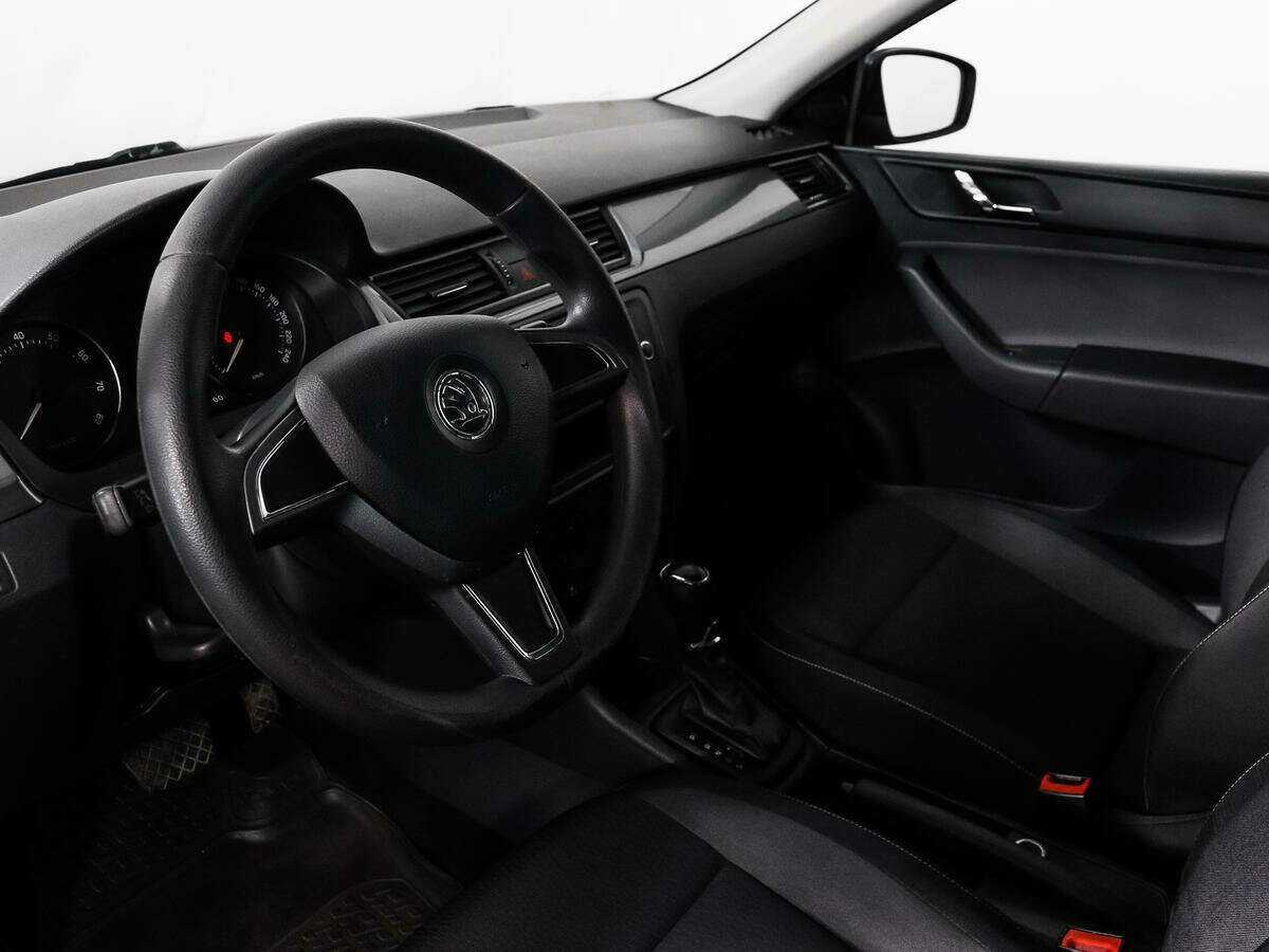 Skoda Rapid с пробегом — 2014 год. Фото: #6