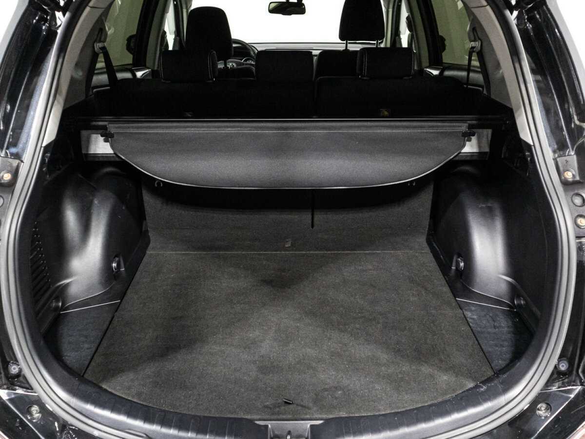 Toyota RAV4 с пробегом — 2015 год. Фото: #13