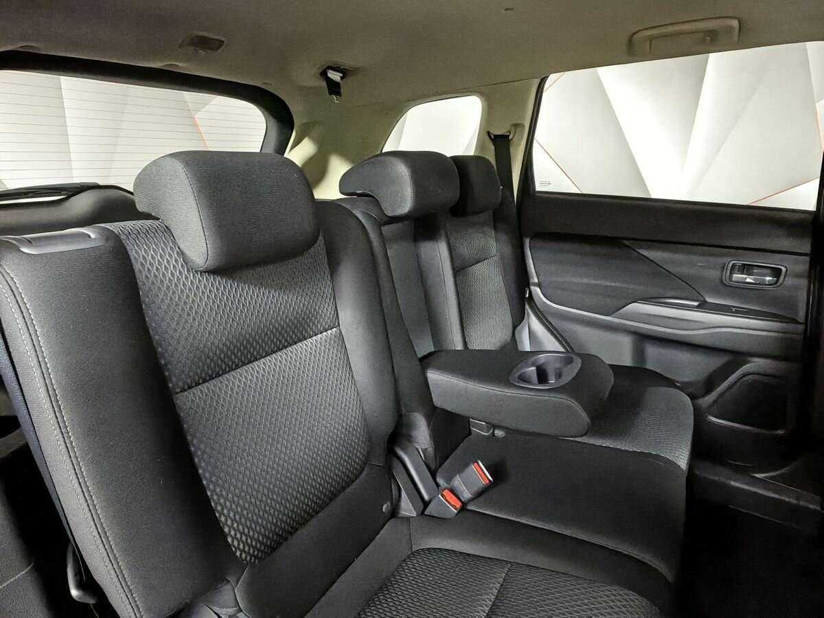Mitsubishi Outlander с пробегом — 2018 год. Фото: #12