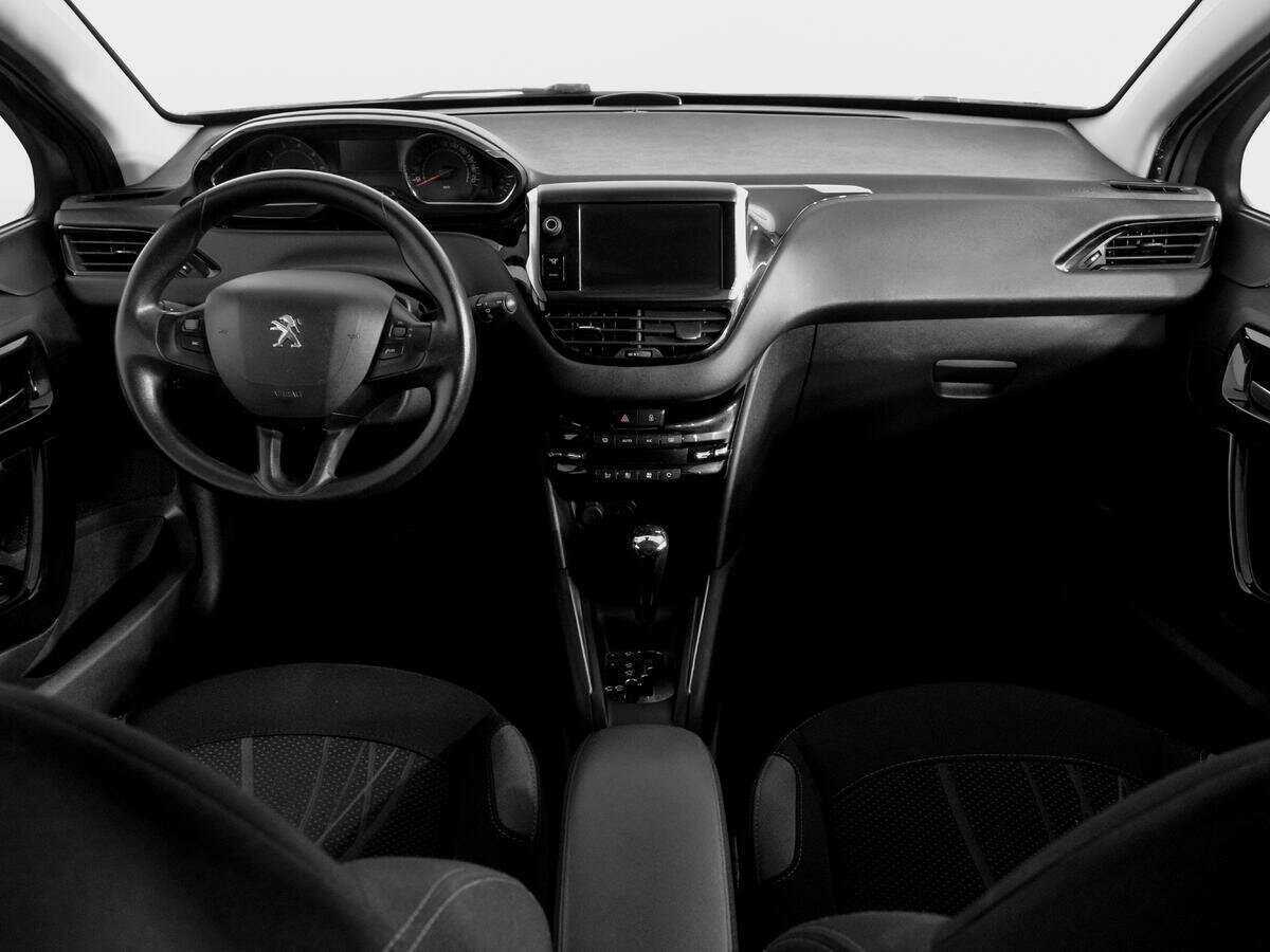 Peugeot 208 с пробегом — 2013 год. Фото: #11
