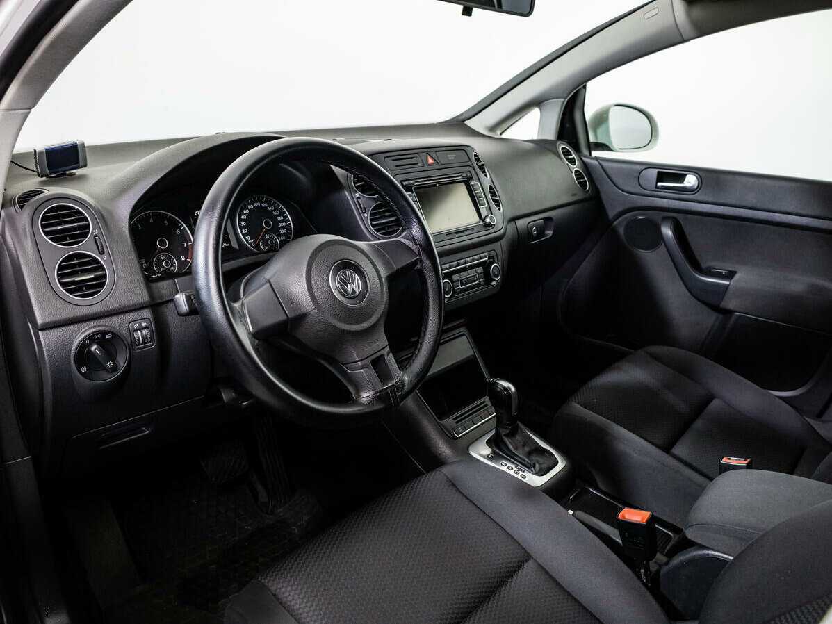 Volkswagen Golf Plus с пробегом — 2013 год. Фото: #10