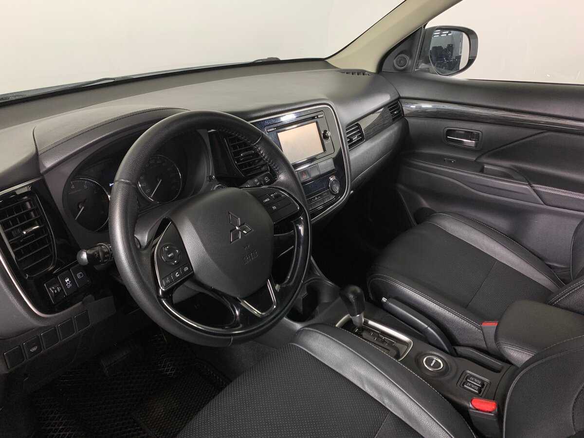 Mitsubishi Outlander с пробегом — 2016 год. Фото: #11
