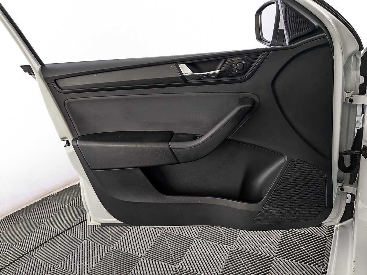 Skoda Rapid с пробегом — 2019 год. Фото: #18