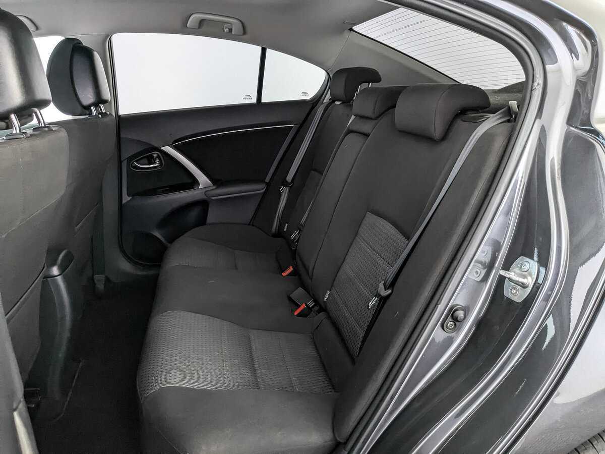 Toyota Avensis с пробегом — 2012 год. Фото: #9