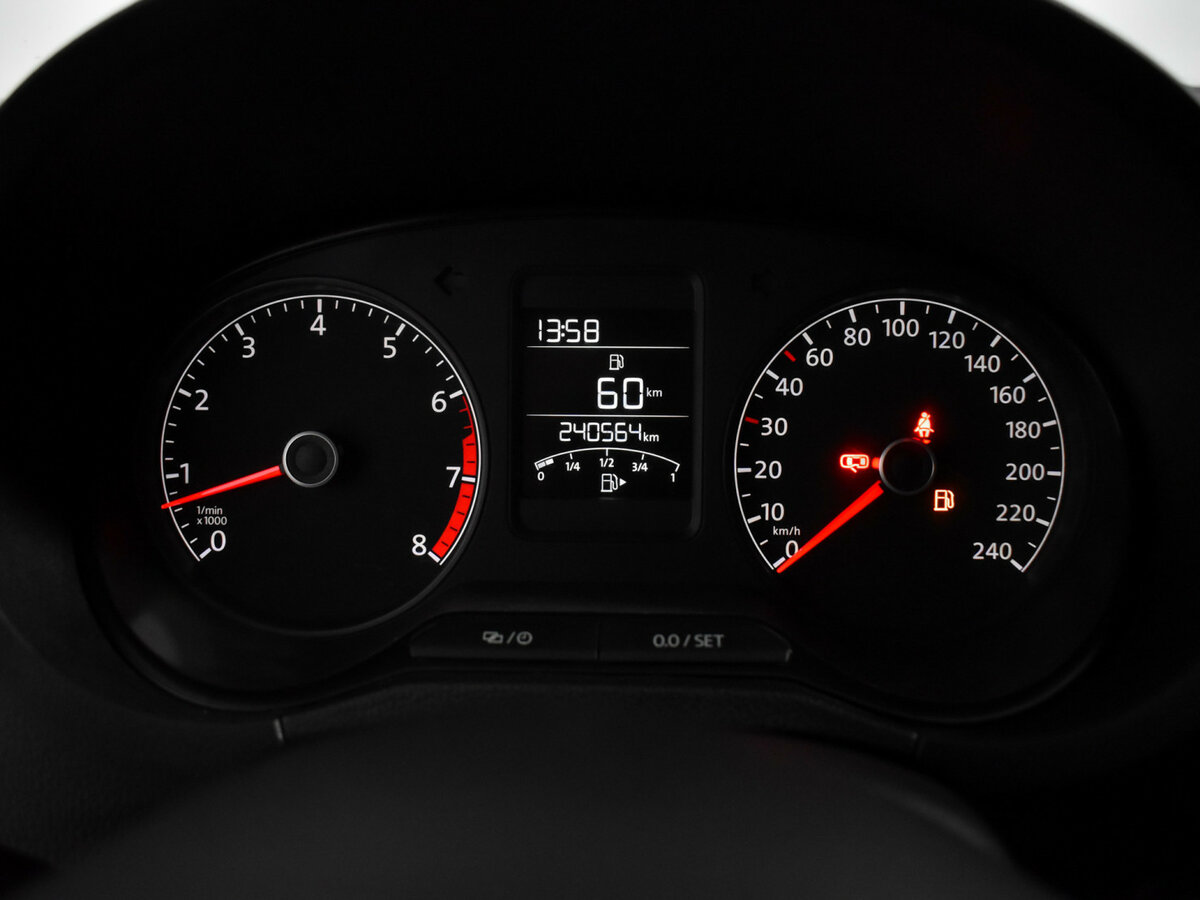 Volkswagen Polo с пробегом — 2015 год. Фото: #15