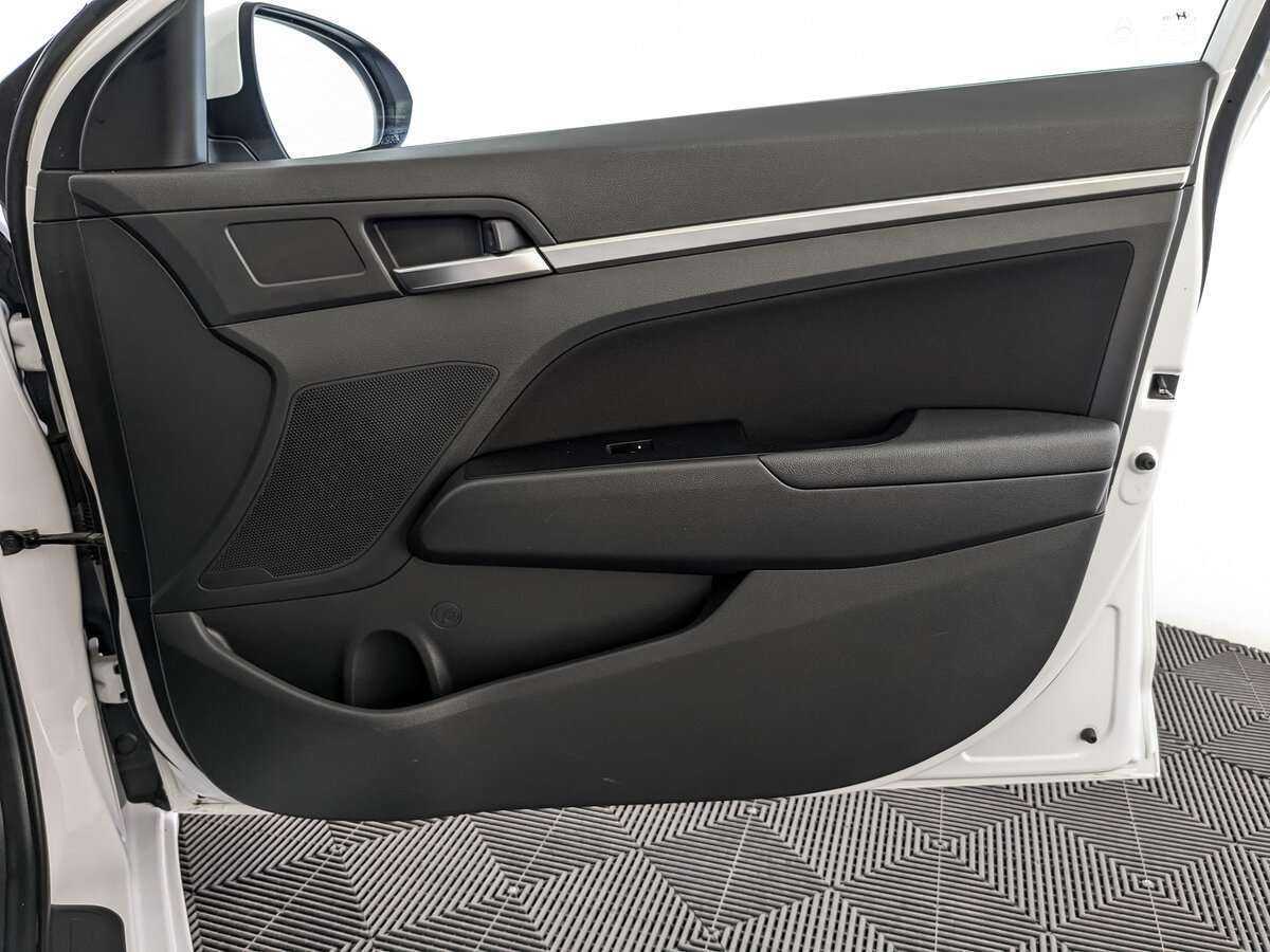 Hyundai Elantra с пробегом — 2020 год. Фото: #24