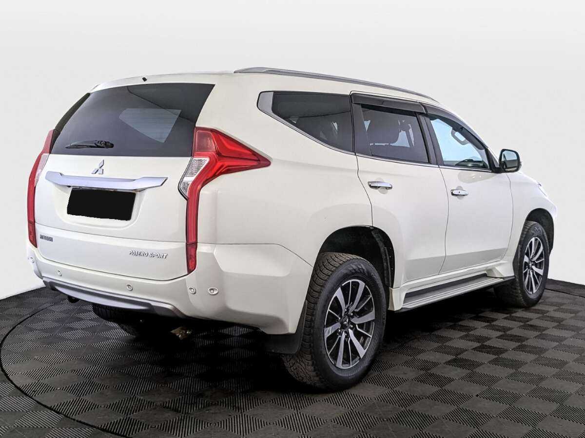 Mitsubishi Pajero Sport с пробегом — 2017 год. Фото: #4