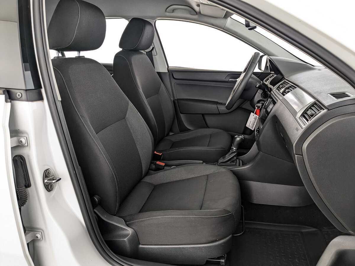 Skoda Rapid с пробегом — 2015 год. Фото: #19