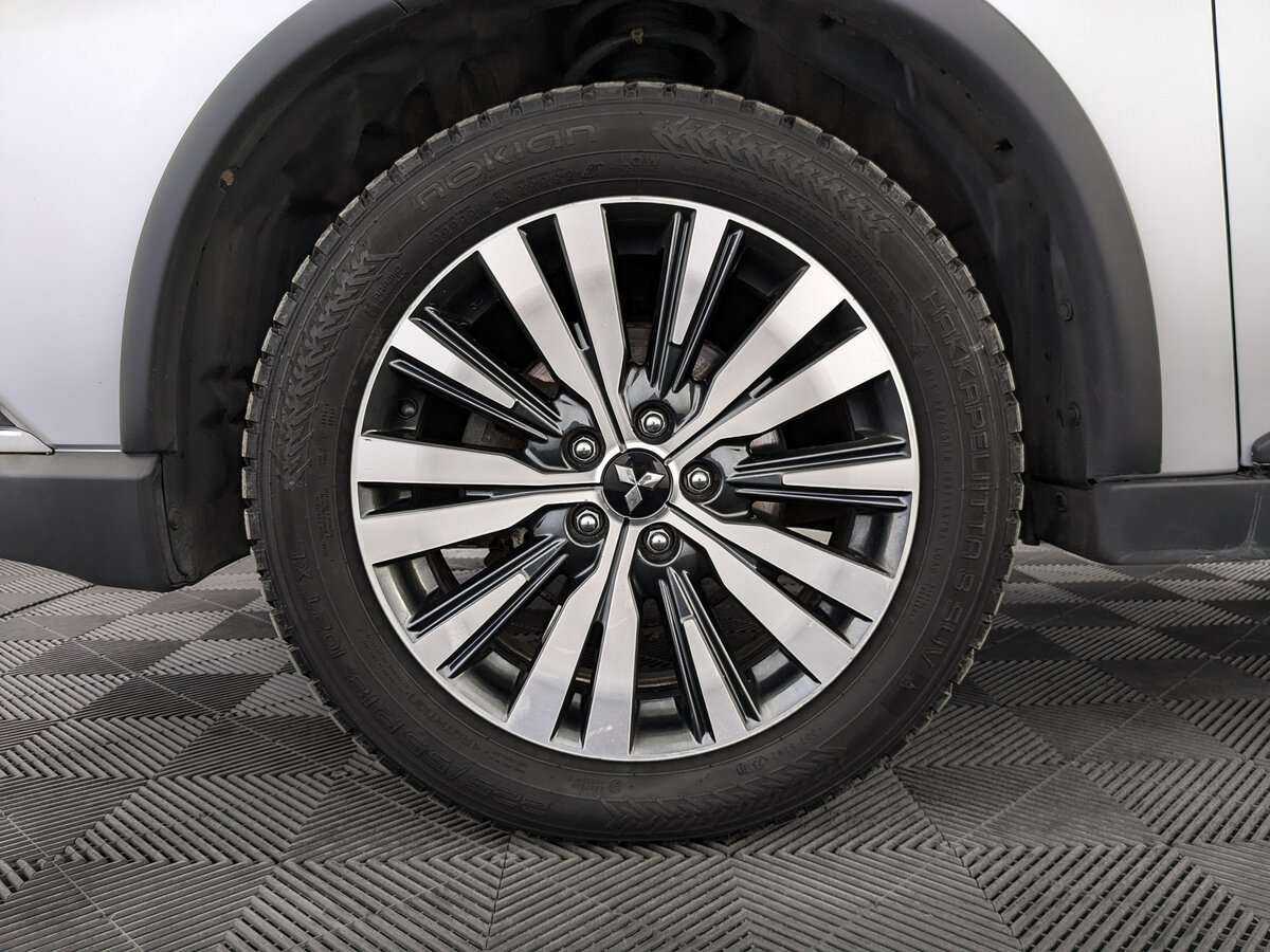 Mitsubishi Outlander с пробегом — 2020 год. Фото: #11