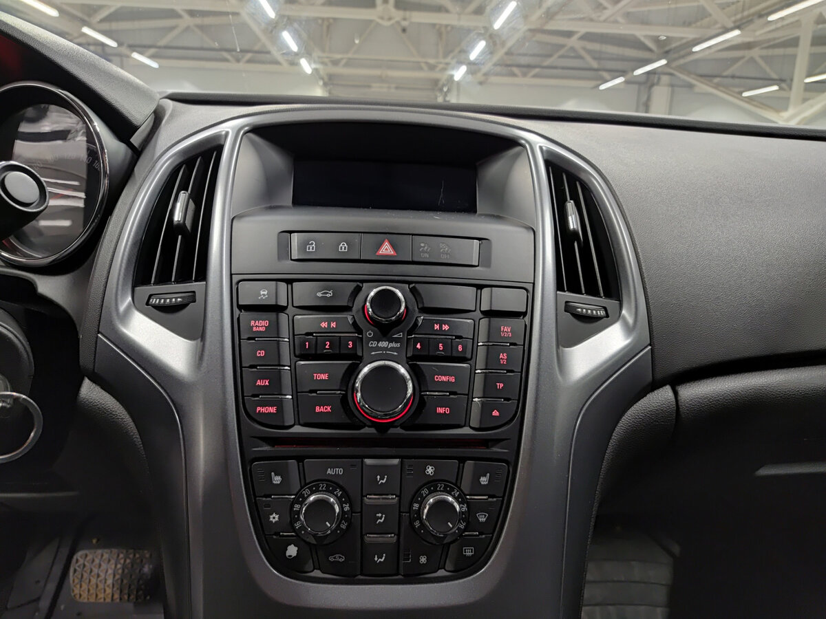 Opel Astra с пробегом — 2014 год. Фото: #14