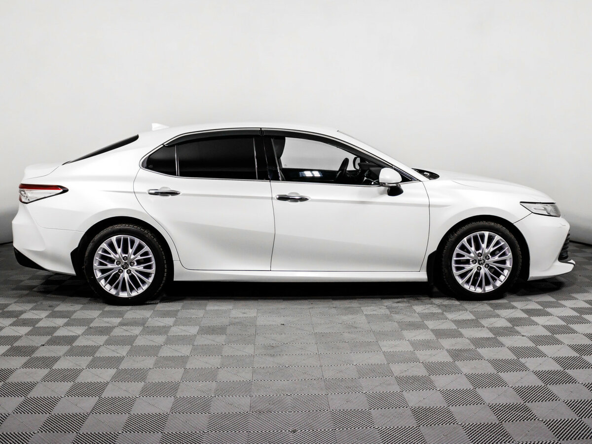 Toyota Camry с пробегом — 2019 год. Фото: #3