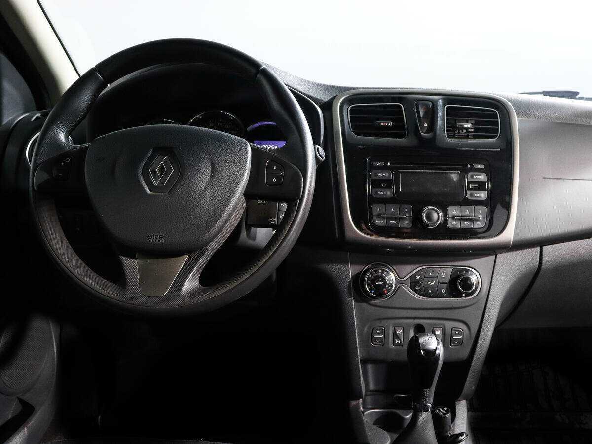 Renault Sandero с пробегом — 2016 год. Фото: #11