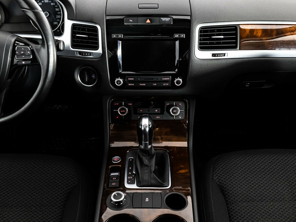 Volkswagen Touareg с пробегом — 2012 год. Фото: #10