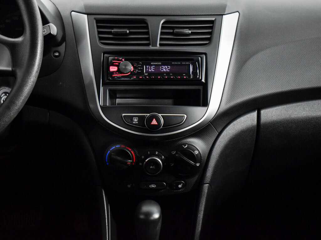 Hyundai Solaris с пробегом — 2015 год. Фото: #12