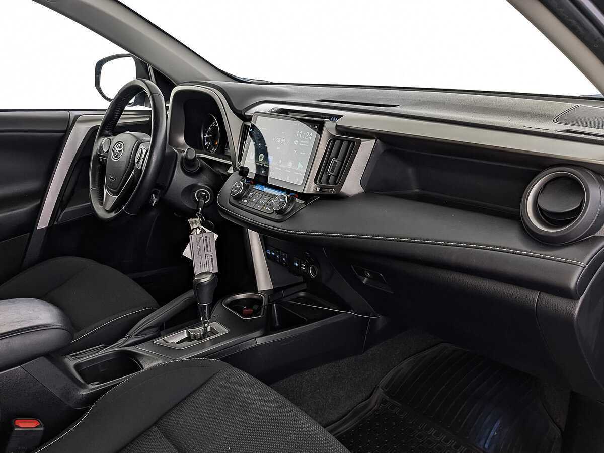 Toyota RAV4 с пробегом — 2017 год. Фото: #11