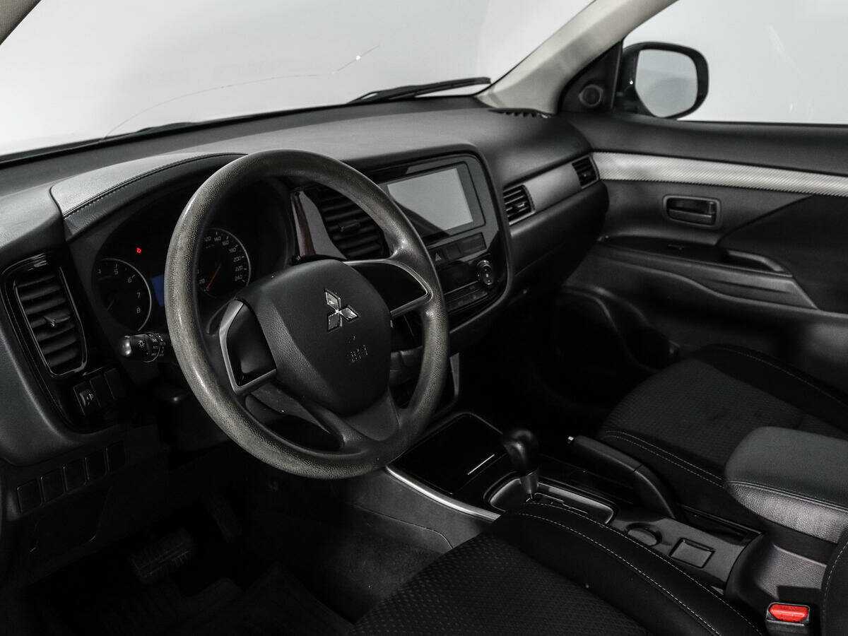 Mitsubishi Outlander с пробегом — 2018 год. Фото: #8